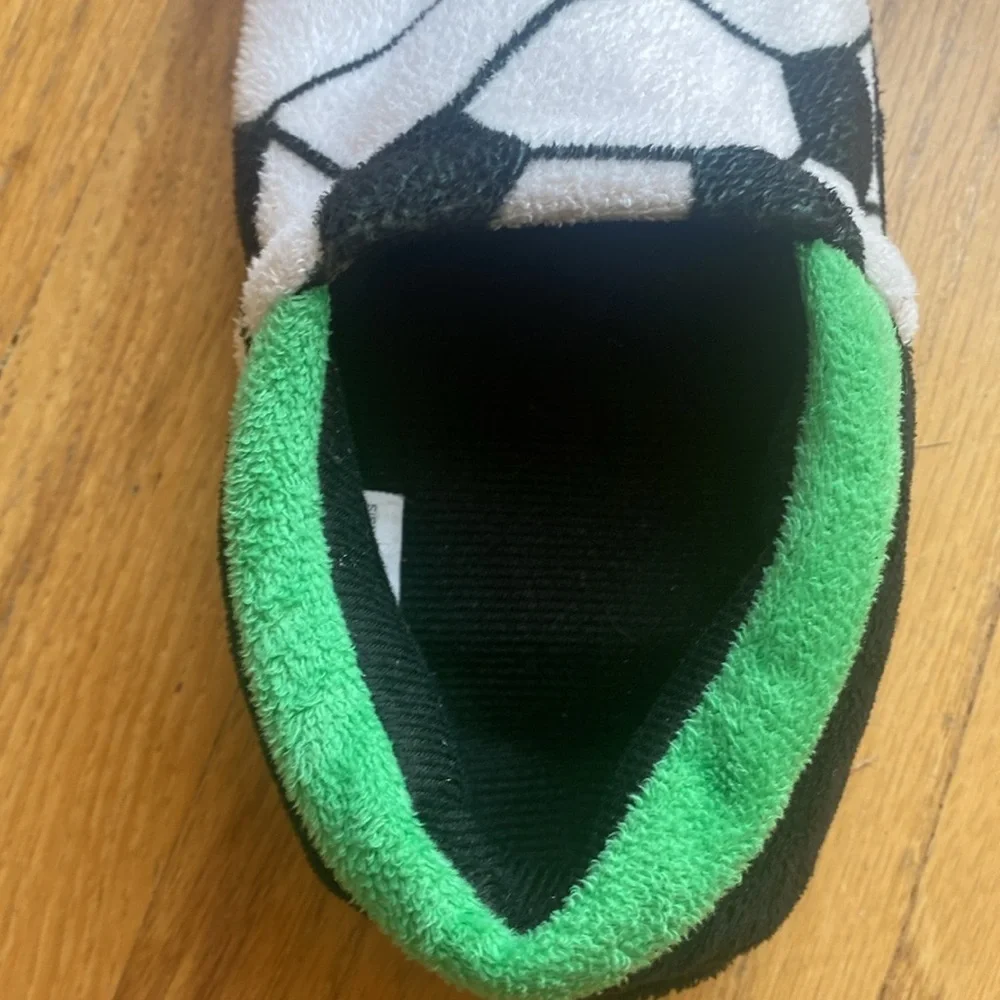 Cozy soccer slippers kids size T13